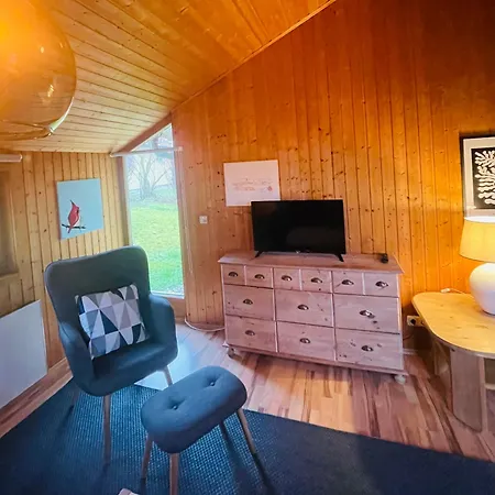 Ferienhaeuschen 200 M Vom See, Mit Eigenem Garten, Urlaub Mit Hund In Der * Postmünster