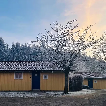 Ferienhaeuschen 200 M Vom See, Mit Eigenem Garten, Urlaub Mit Hund In Der *