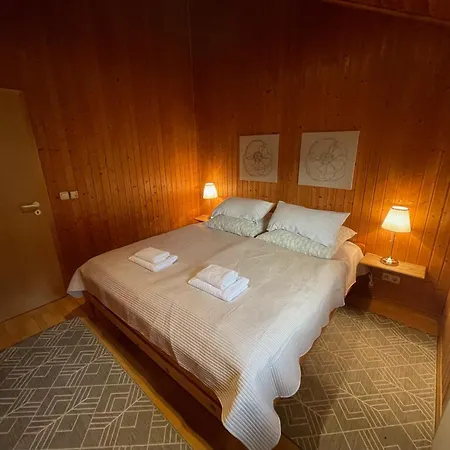 Holiday home Ferienhaeuser In Am See, Mit Eigenem Garten, Mit Vierbeiner!