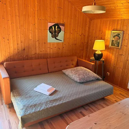 Ferienhaeuschen 200 M Vom See, Mit Eigenem Garten, Urlaub Mit Hund In Der